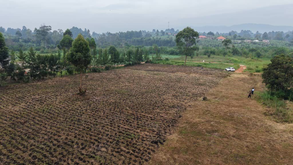 RARE OFFER! 25 DECIMALS IN KITUMBA FORT PORTAL CITY!