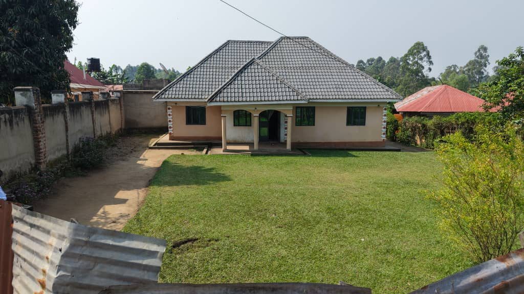 "EXQUISITE RESIDENTIAL PROPERTY IN FORT PORTAL CITY!